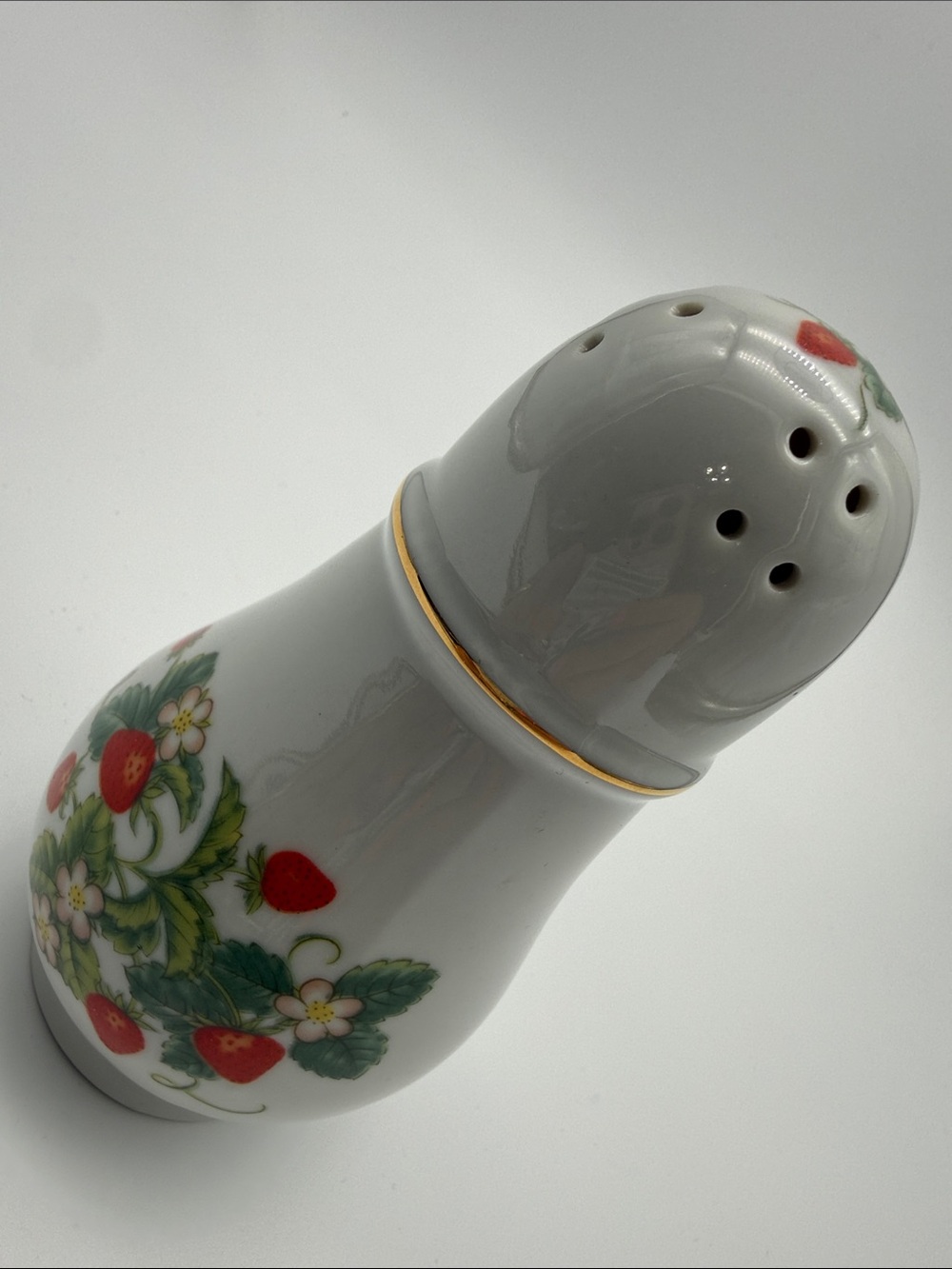Vintage 1978 Avon Strawberry Porcelain Shaker 22K Gold Trim Made in Brazil